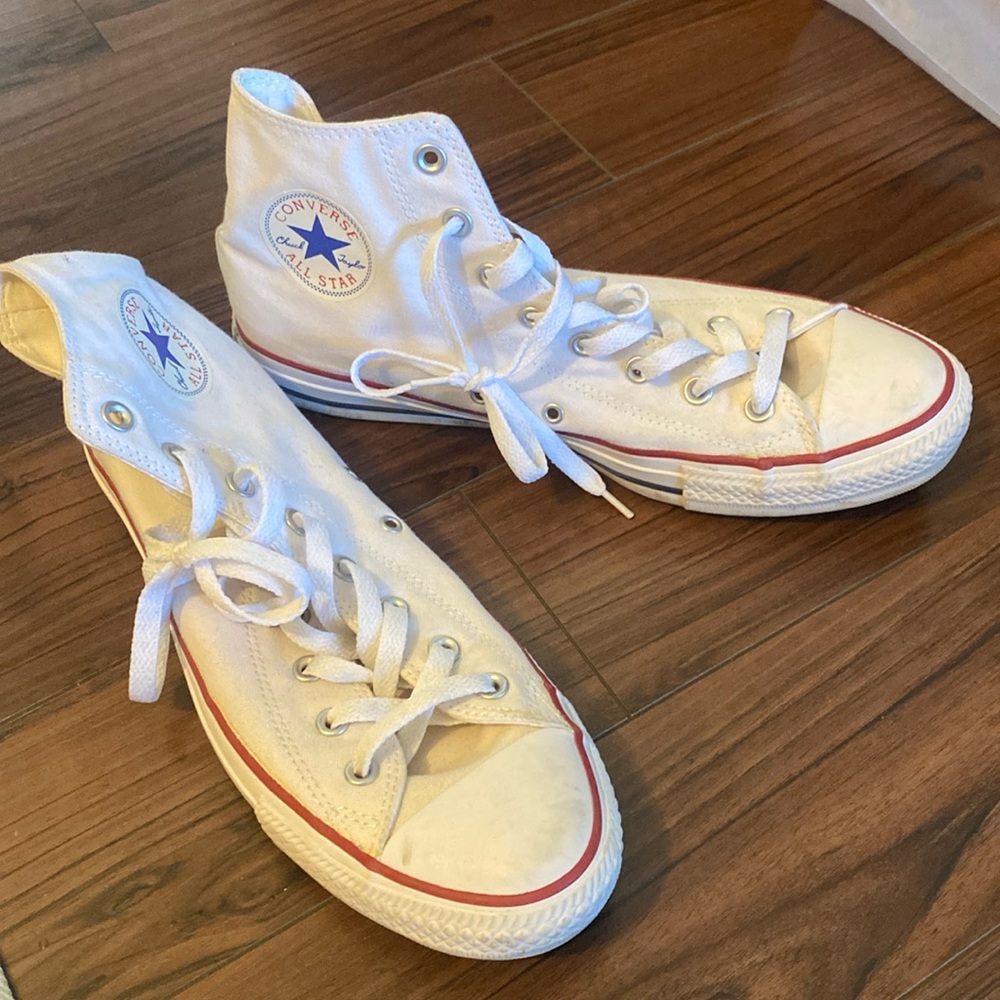 White converse sneakers